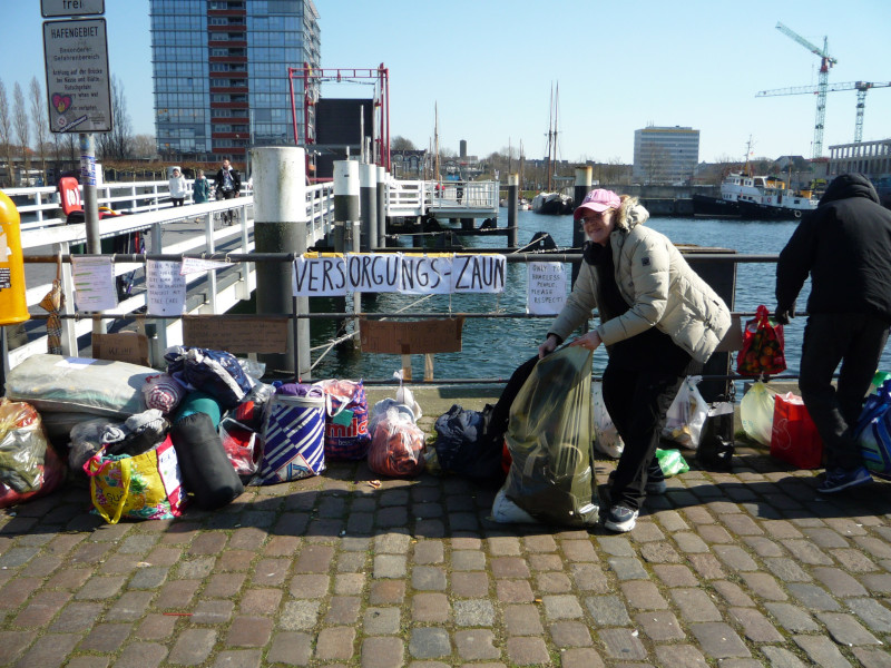 Hörnbrücke Kiel, Spenden für Obdachlose