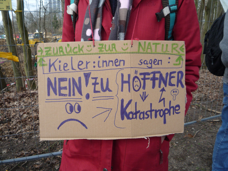 Plakat auf Demo gegen Höffner