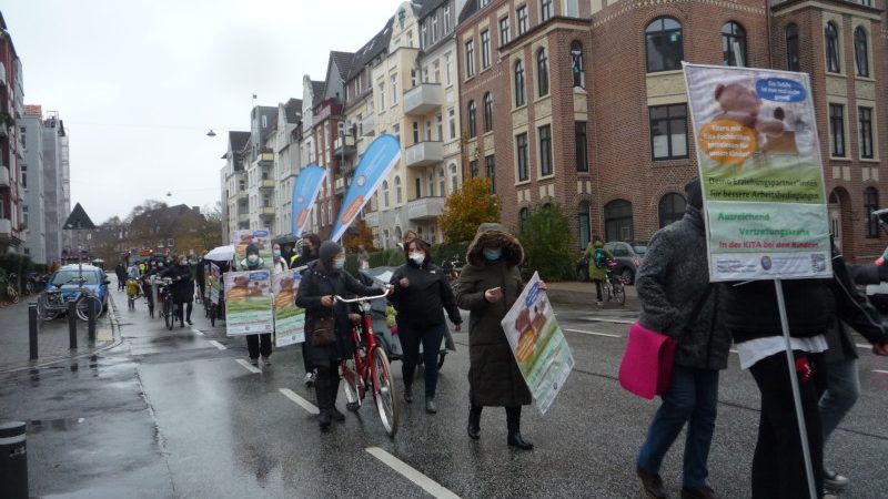 Kita-Eltern demonstrieren in Kiel