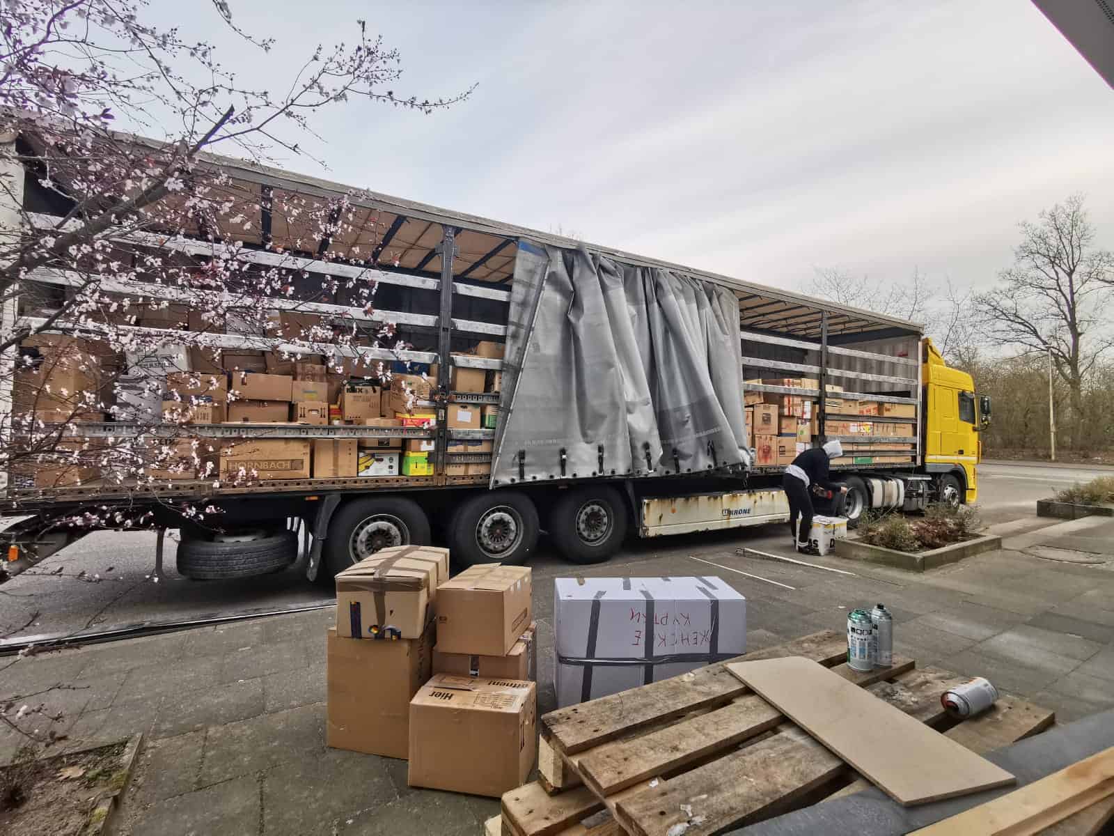 Großer LKW mit Spenden für die Ukraine