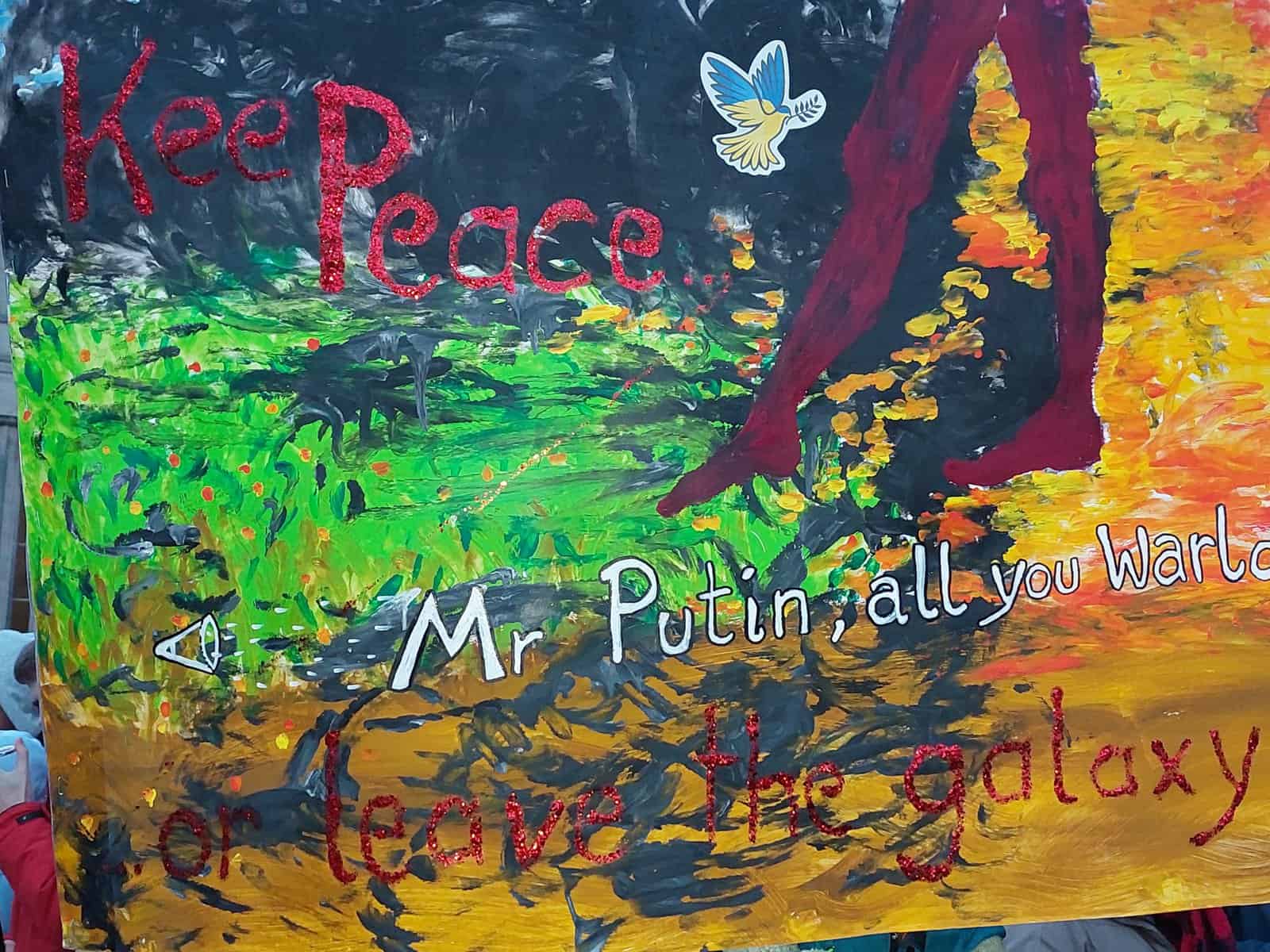 Plakat auf dem Solidaritätsmarsch in Kiel