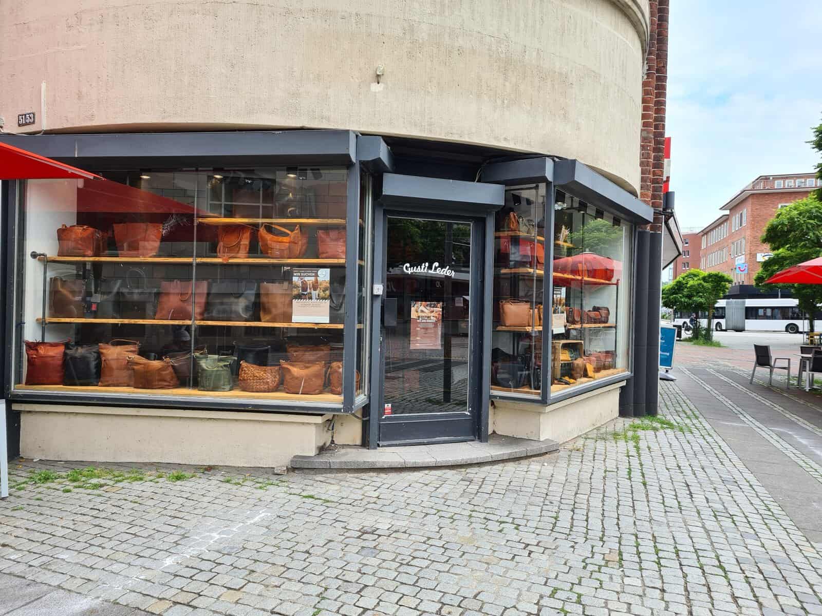 Gusti-Leder in der Holstenstraße