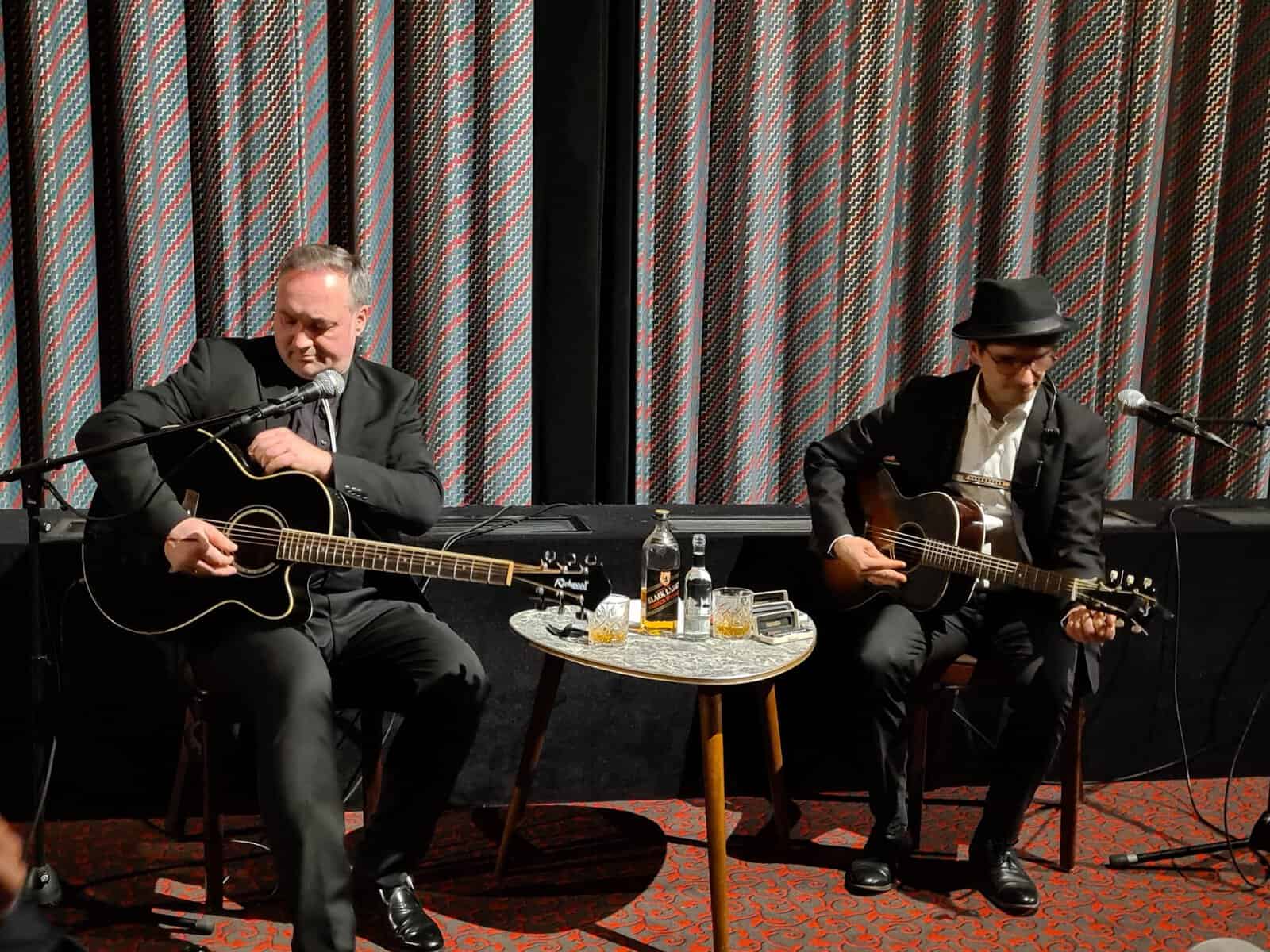 Complete Unknown im Studio am Dreicksplatz