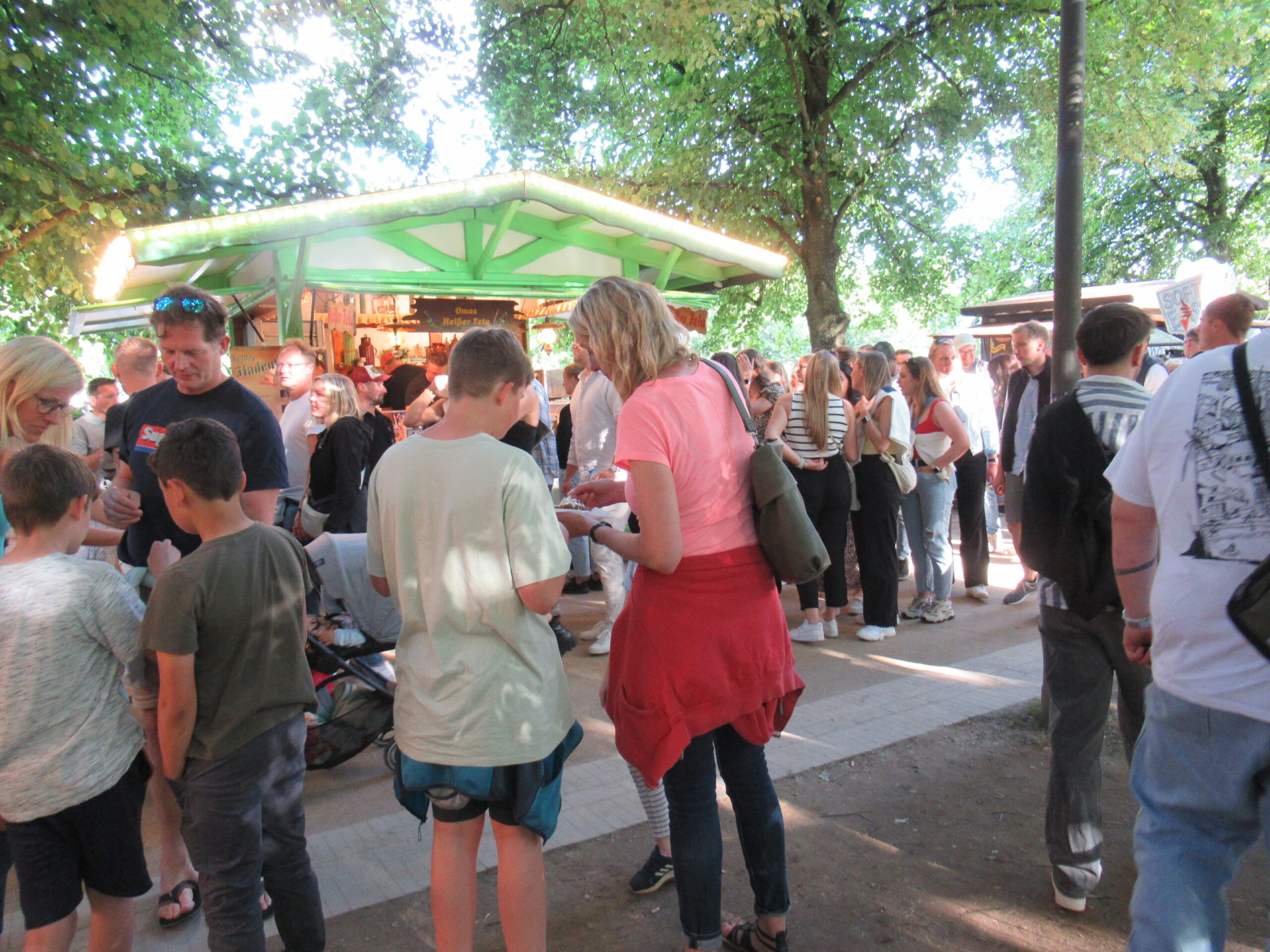 Menschen auf der Kieler Woche