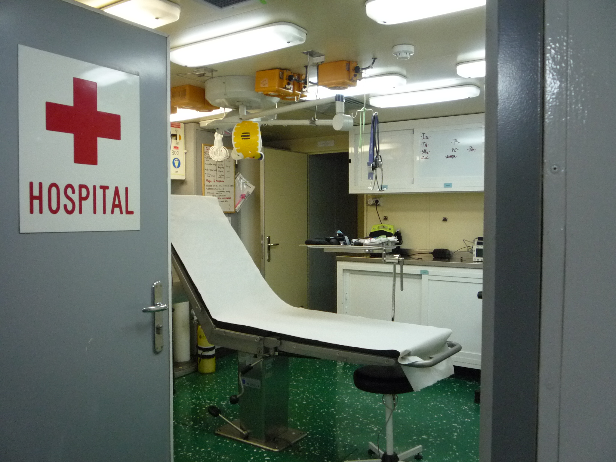 Behandlungszimmer auf einem Kriegsschiff