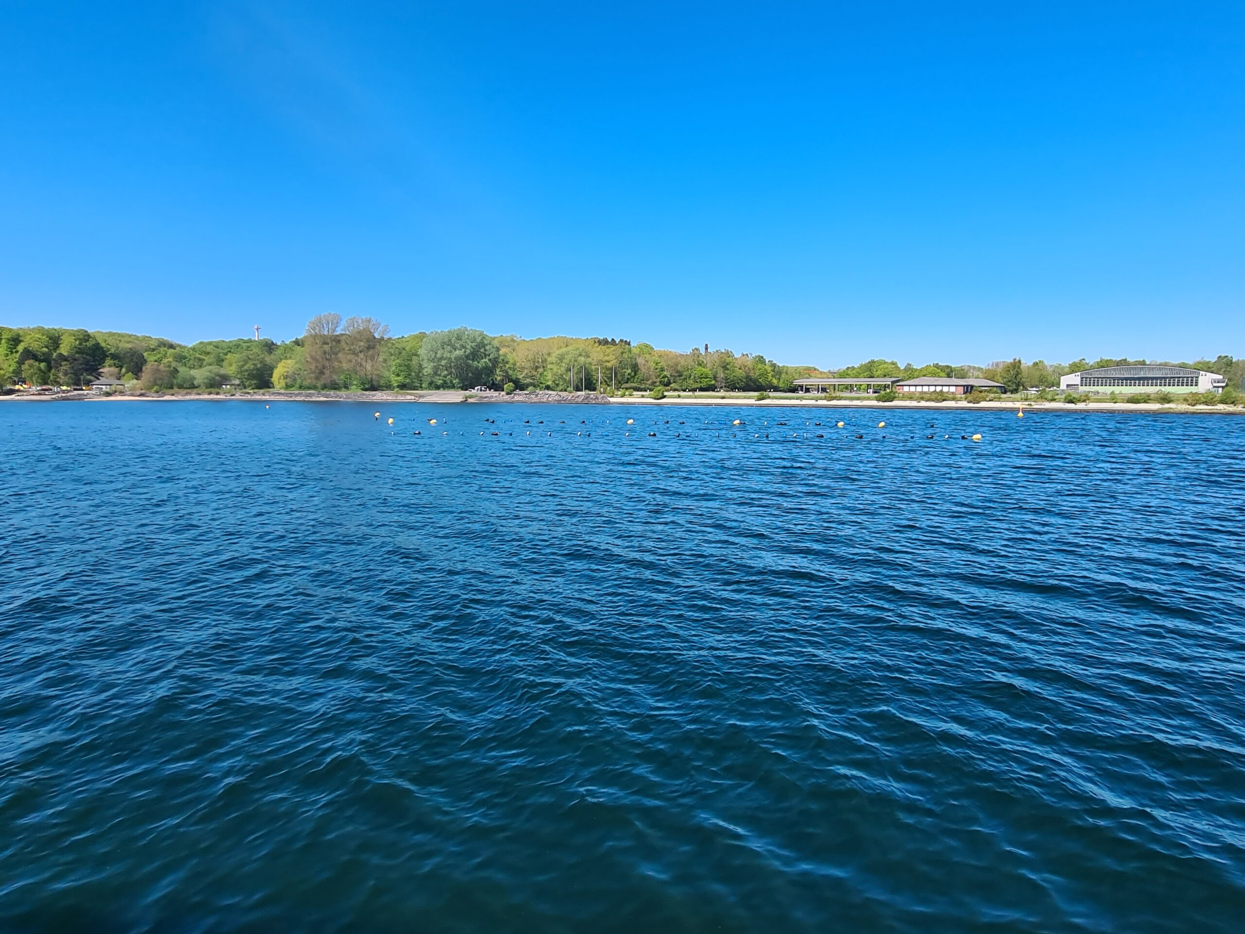 Blick vom Wasser aus auf das MFG5-Gelände