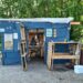 Baumbesetzer mit Baumhaus und Kiosk